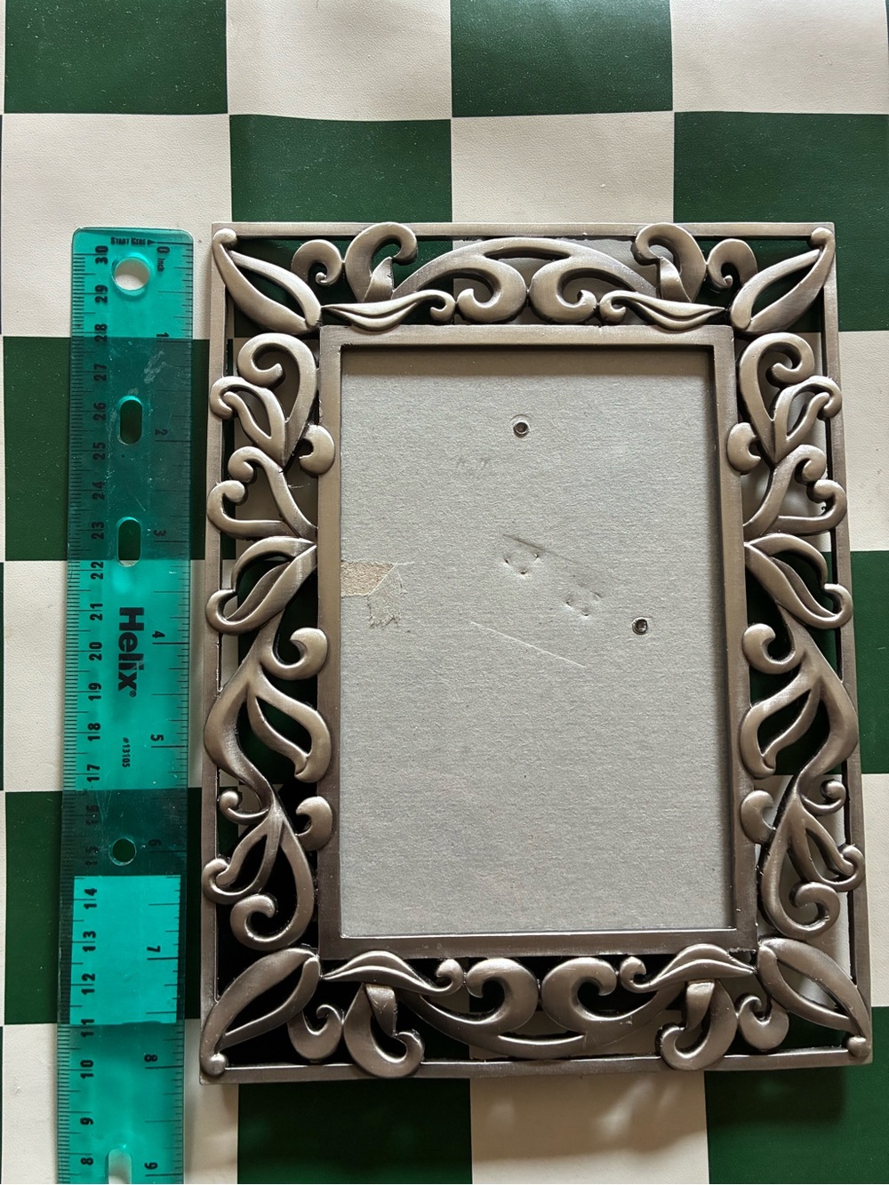 Sixtrees Elegant Decorative Photo Frame in Metallic Silver